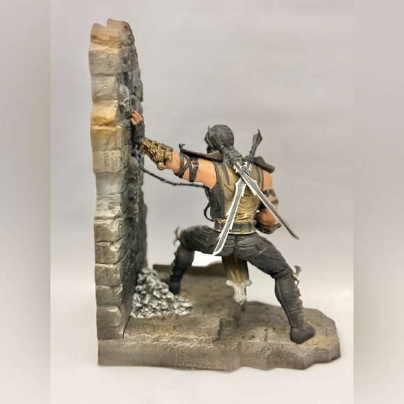 Mortal Kombat 9 Kollector's Edition Scorpion Sub-Zero Bookends Statue - Picture 4 of 12